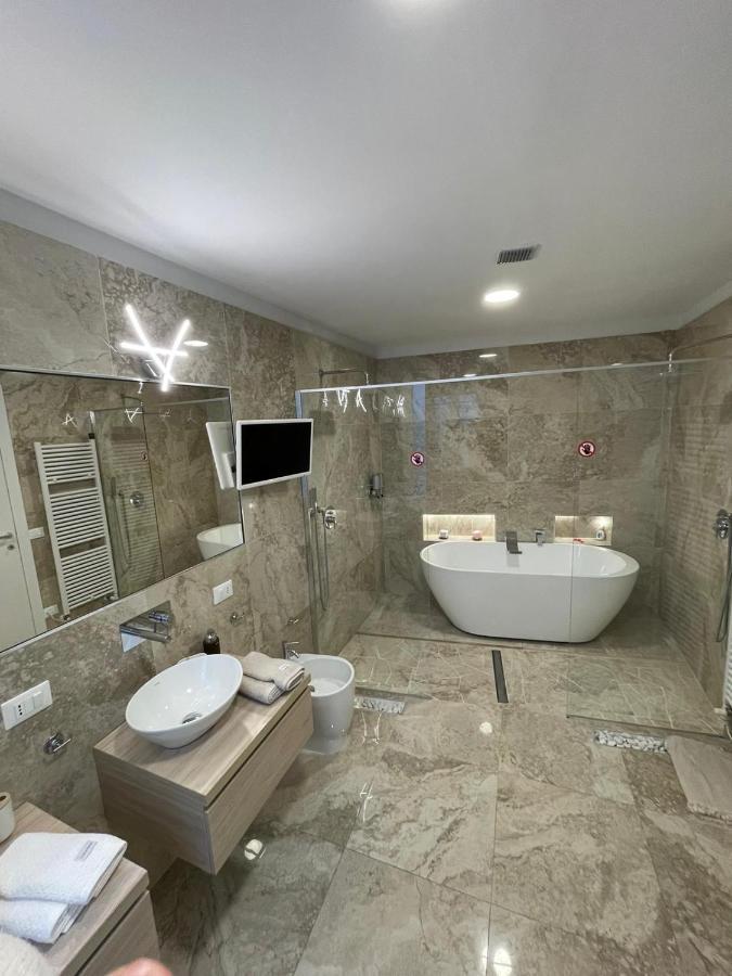 Luxury 1 Al Duomo Di Parma Appartement Buitenkant foto